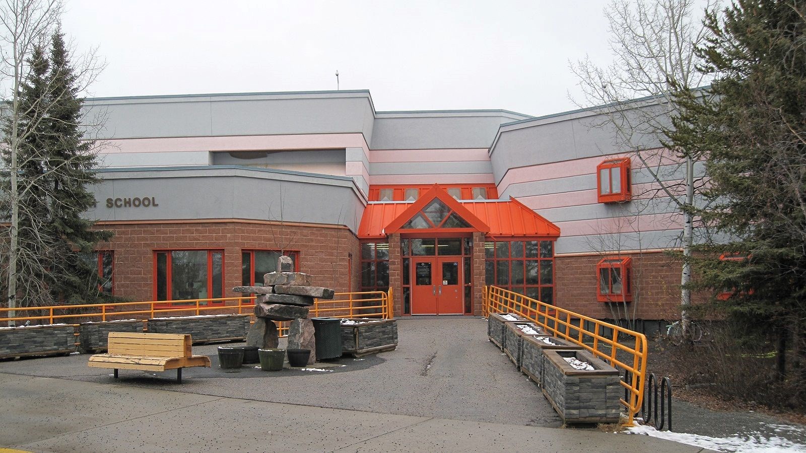 Range Lake North School